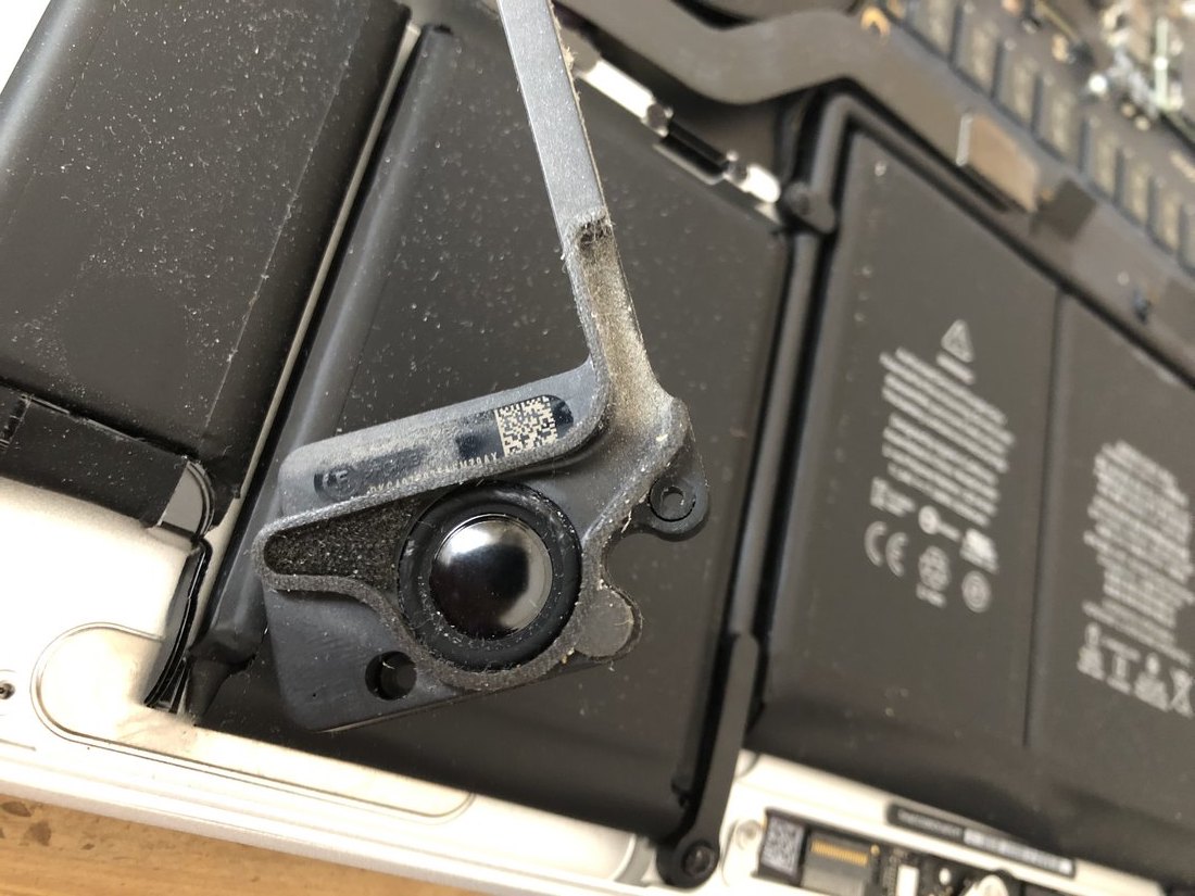 MacBook Proのスピーカー修理